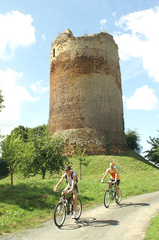 Location de vélos électriques au bureau de tourisme SaintBenoîtduSault