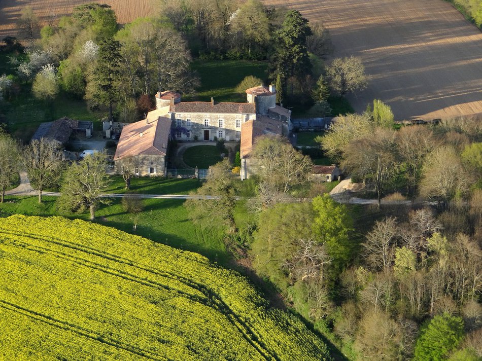 De nombreux châteaux et logis - Ardin